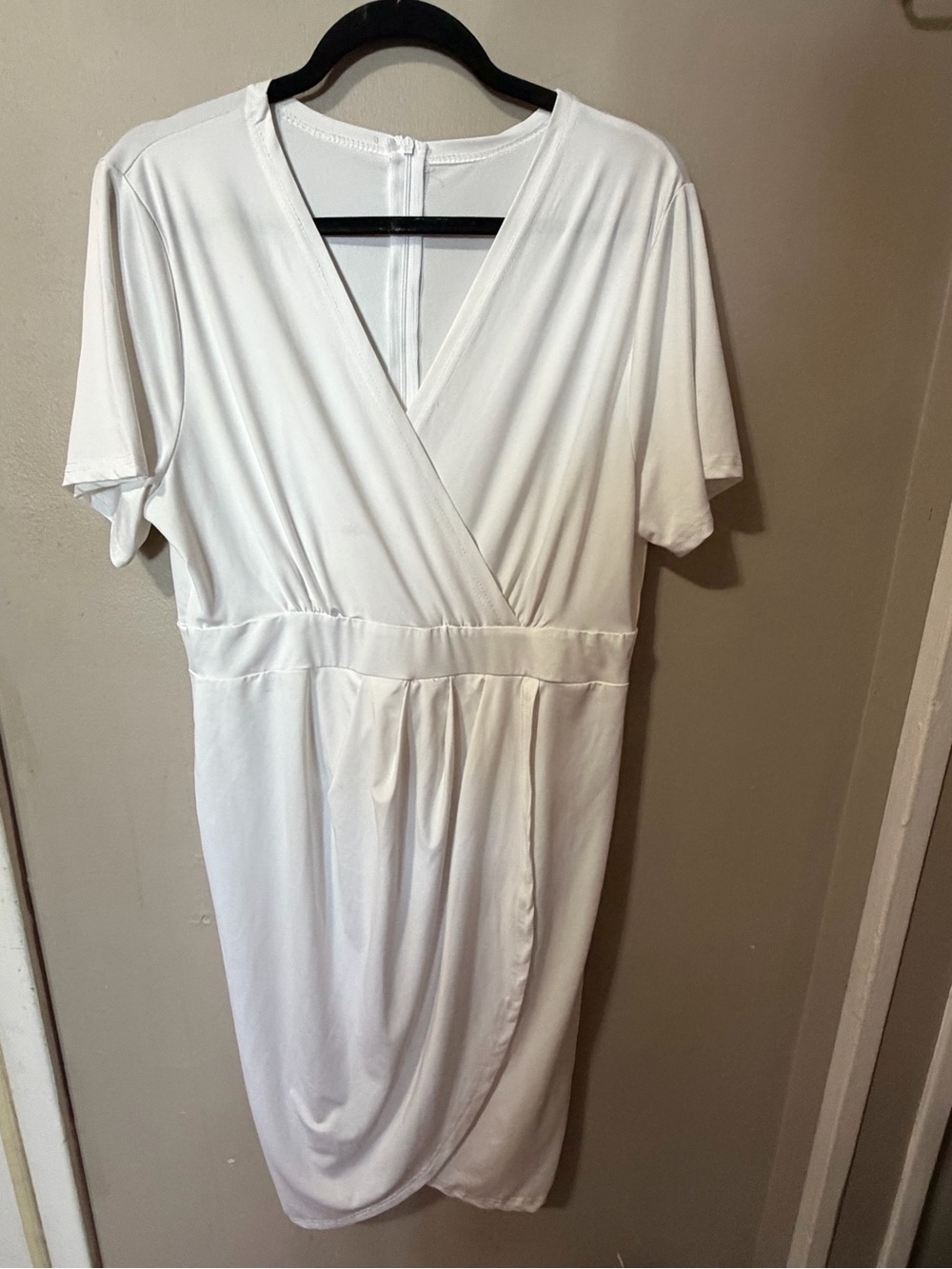 Source Unknown White V-Neck Faux-Wrap Dress